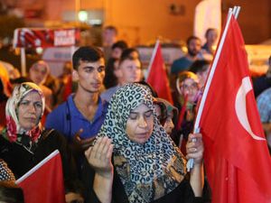 Rize'de Eller Duaya, Bayraklar Havaya Açıldı