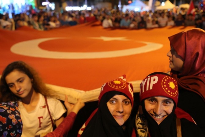 Rizeliler Meydanı Terketmiyor 11