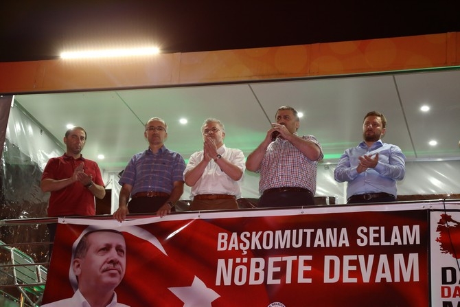 Rizeliler Meydanı Terketmiyor 12