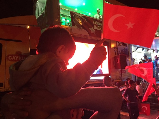 Rizeliler Meydanı Terketmiyor 14