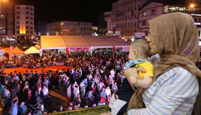 Rizeliler Meydanı Terketmiyor 15