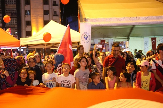 Rizeliler Meydanı Terketmiyor 16