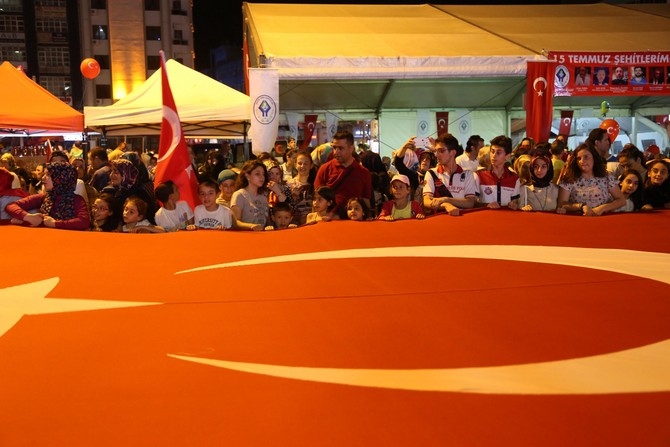 Rizeliler Meydanı Terketmiyor 17