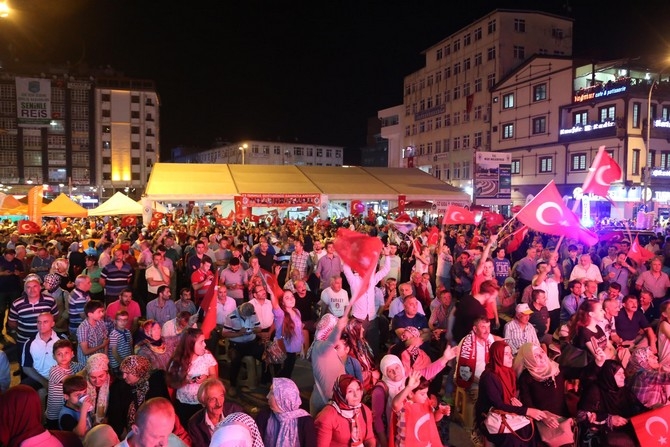 Rizeliler Meydanı Terketmiyor 18