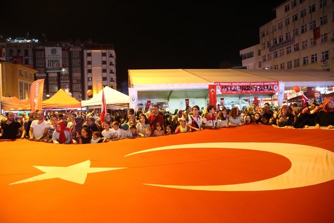 Rizeliler Meydanı Terketmiyor 19