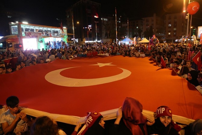 Rizeliler Meydanı Terketmiyor 21