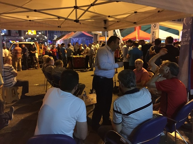 Rizeliler Meydanı Terketmiyor 25