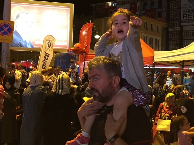 Rizeliler Meydanı Terketmiyor 27