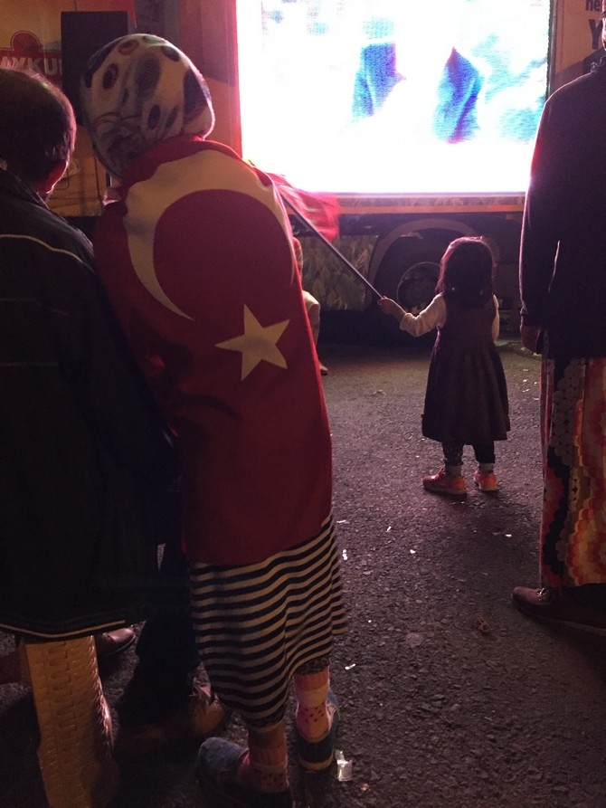 Rizeliler Meydanı Terketmiyor 28