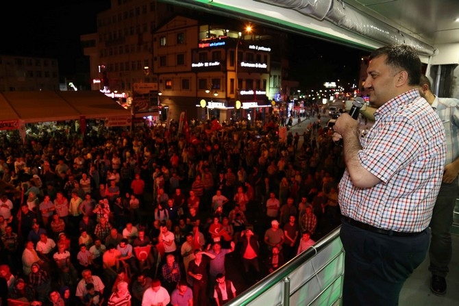 Rizeliler Meydanı Terketmiyor 3