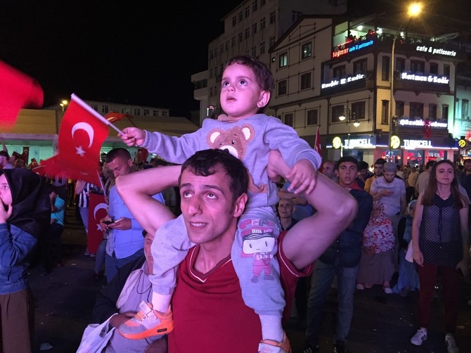 Rizeliler Meydanı Terketmiyor 31