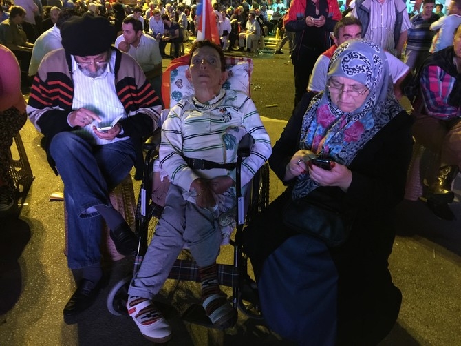 Rizeliler Meydanı Terketmiyor 32