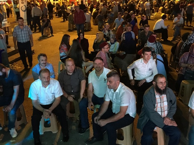 Rizeliler Meydanı Terketmiyor 36