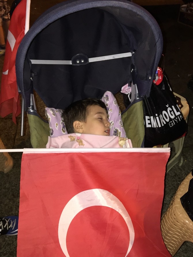 Rizeliler Meydanı Terketmiyor 37