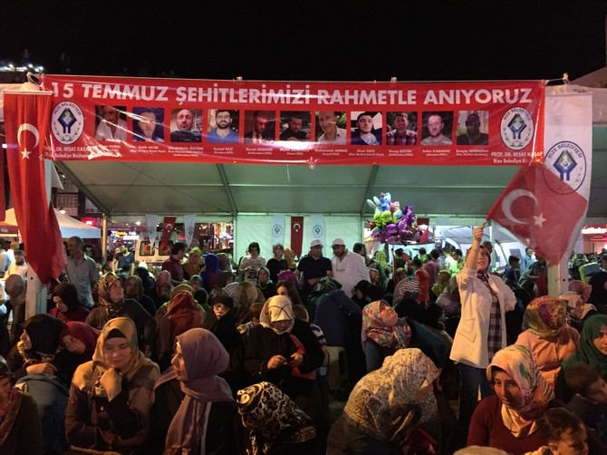 Rizeliler Meydanı Terketmiyor 40