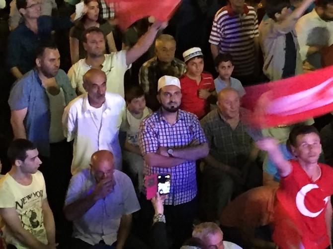 Rizeliler Meydanı Terketmiyor 43