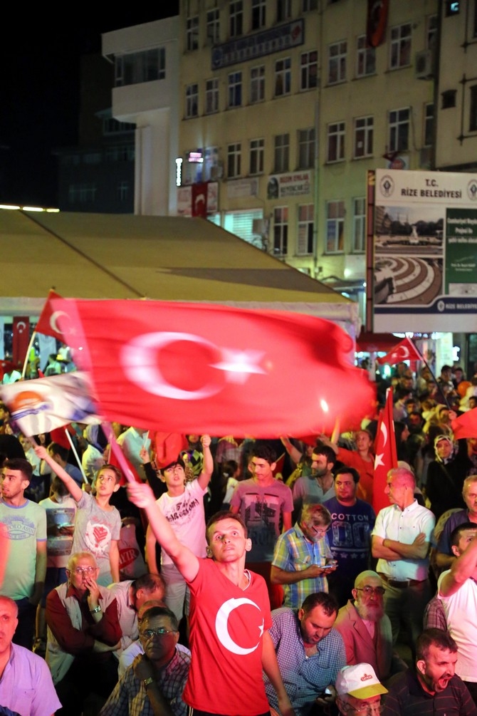 Rizeliler Meydanı Terketmiyor 53