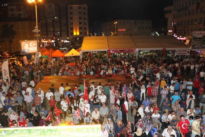 Rizeliler Meydanı Terketmiyor 56