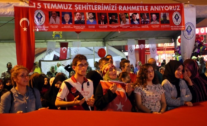 Rizeliler Meydanı Terketmiyor 6