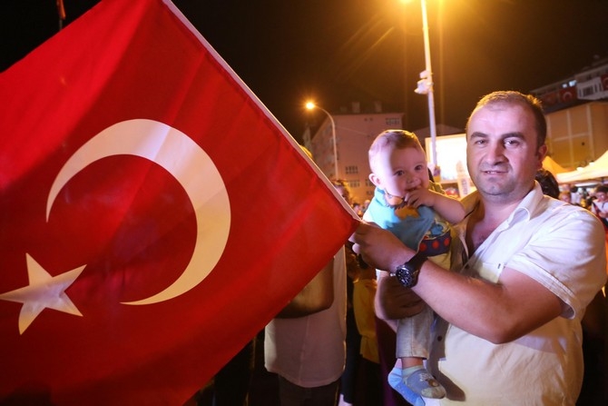 Rizeliler Meydanı Terketmiyor 7