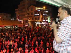 Rizeliler Meydanı Terketmiyor