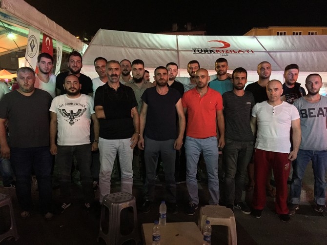 Bahadıroğlu Rize'de "Demokrasi Nöbeti"ne katıldı 11