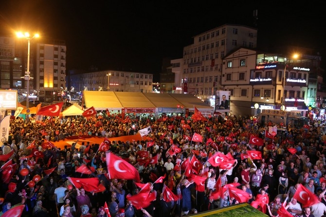 Bahadıroğlu Rize'de "Demokrasi Nöbeti"ne katıldı 13