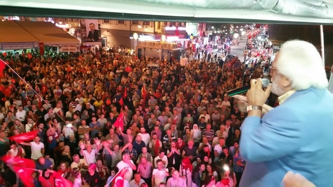 Bahadıroğlu Rize'de "Demokrasi Nöbeti"ne katıldı 3