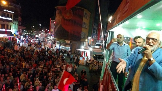 Bahadıroğlu Rize'de "Demokrasi Nöbeti"ne katıldı 5