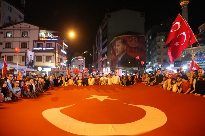 Bahadıroğlu Rize'de "Demokrasi Nöbeti"ne katıldı 9