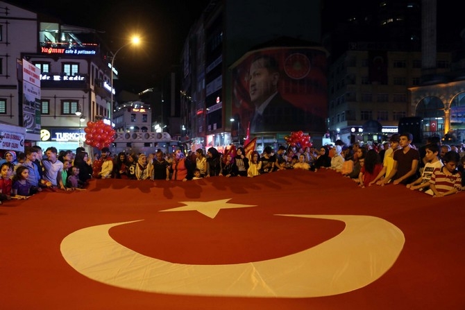 Memur Sen Başkanı Ali Yalçın Rize'de Demokrasi Nöbetinde 13