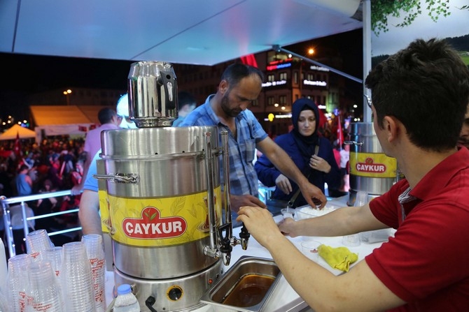 Memur Sen Başkanı Ali Yalçın Rize'de Demokrasi Nöbetinde 16