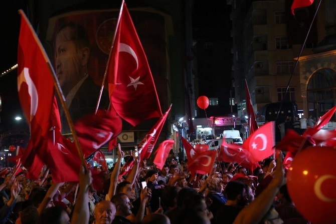 Memur Sen Başkanı Ali Yalçın Rize'de Demokrasi Nöbetinde 19