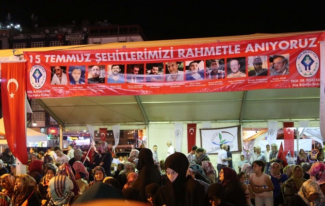 Memur Sen Başkanı Ali Yalçın Rize'de Demokrasi Nöbetinde 30