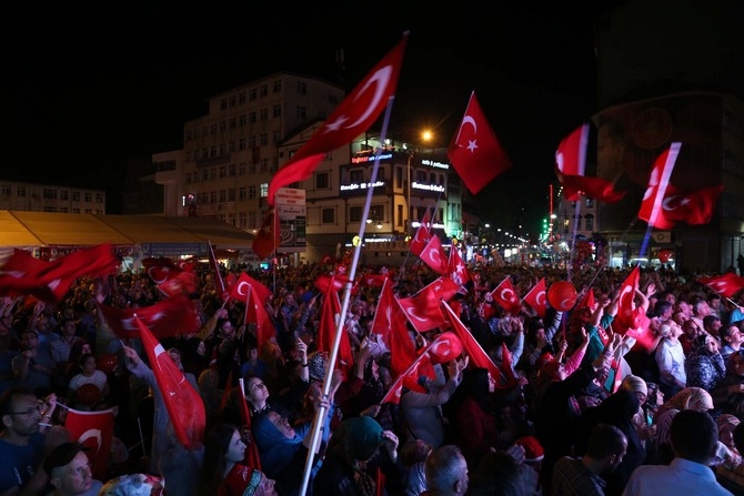 Memur Sen Başkanı Ali Yalçın Rize'de Demokrasi Nöbetinde 36