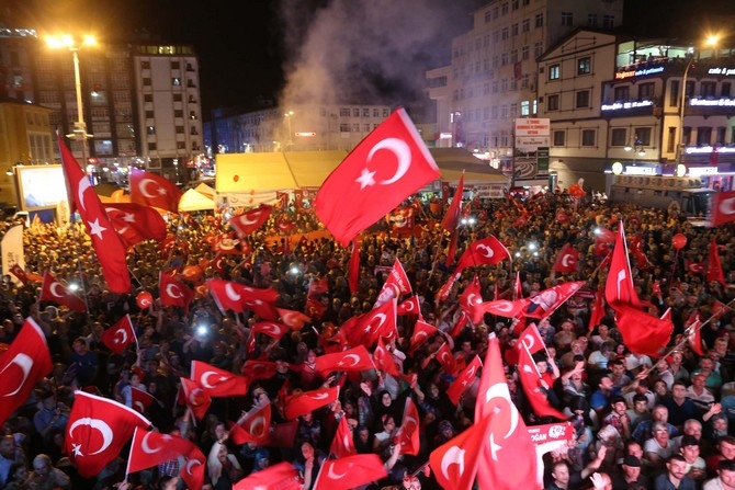 Memur Sen Başkanı Ali Yalçın Rize'de Demokrasi Nöbetinde 40