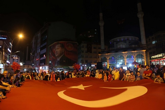 Memur Sen Başkanı Ali Yalçın Rize'de Demokrasi Nöbetinde 9