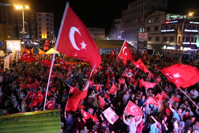 Tanju Çolak ve Ali Gültiken Rize'de Demokrasi Nöbetinde 39