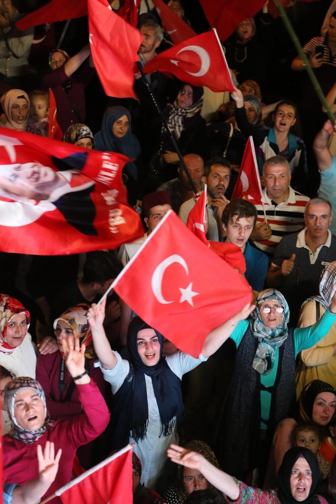 Tanju Çolak ve Ali Gültiken Rize'de Demokrasi Nöbetinde 52