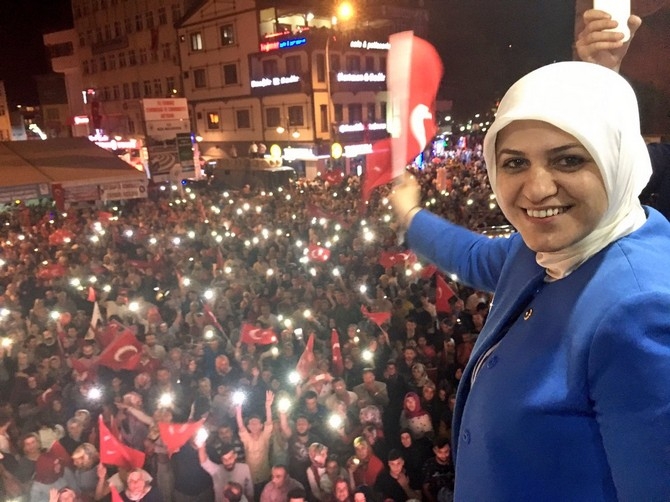 Sanatçılar ve Milletvekilleri Rize'de Demokrasi Nöbetinde 5