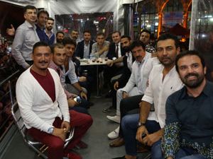 Sanatçılar ve Milletvekilleri Rize'de Demokrasi Nöbetinde