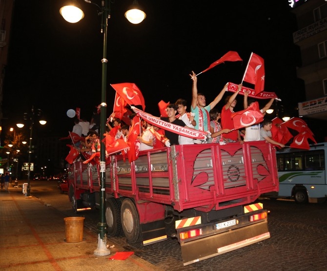 Rize'de Yağmurun Demokrasi Nöbetçileri 15