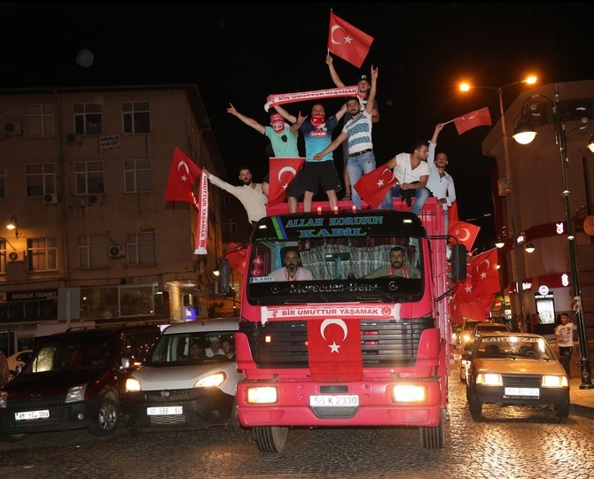 Rize'de Yağmurun Demokrasi Nöbetçileri 16