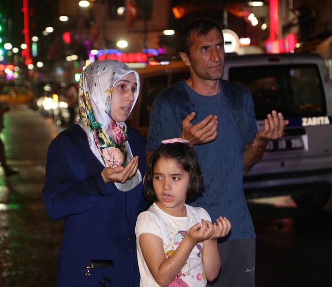 Rize'de Yağmurun Demokrasi Nöbetçileri 18