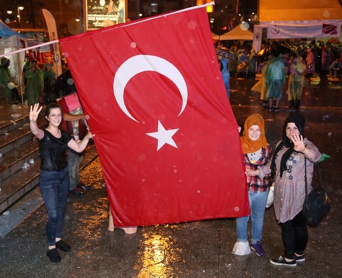 Rize'de Yağmurun Demokrasi Nöbetçileri 2