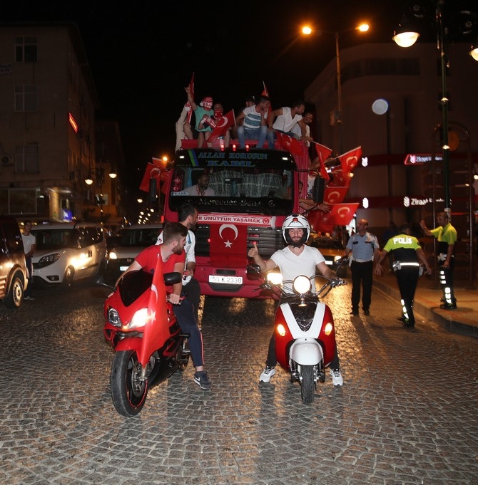 Rize'de Yağmurun Demokrasi Nöbetçileri 23
