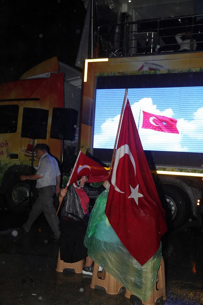 Rize'de Yağmurun Demokrasi Nöbetçileri 25