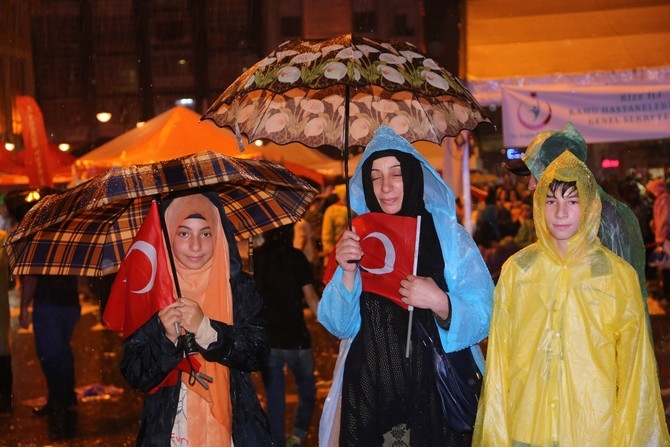 Rize'de Yağmurun Demokrasi Nöbetçileri 26