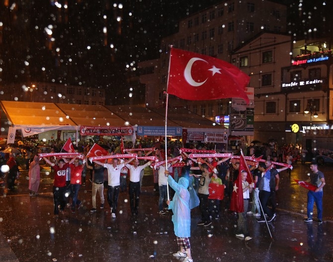 Rize'de Yağmurun Demokrasi Nöbetçileri 30