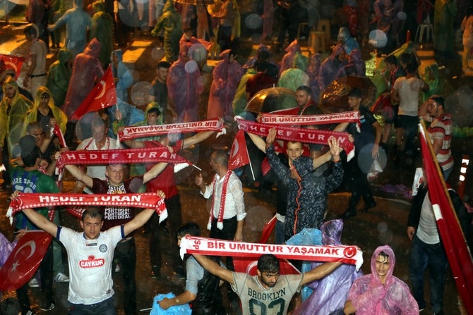 Rize'de Yağmurun Demokrasi Nöbetçileri 32